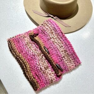 Artisan neck wrap/scarf w toggle buttons w cabin cottage vibe